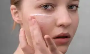 ТОП-10 пилинг-скаток для лица – как пользоваться и как часто можно делать?