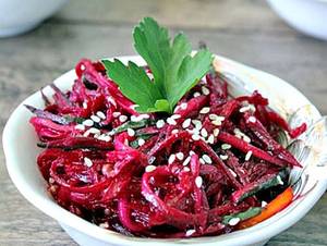 Свекла с орехами и перцами