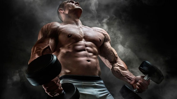 Атлет с гантелями