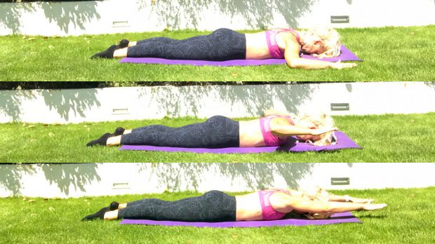 Прогиб в спине, лежа на полу