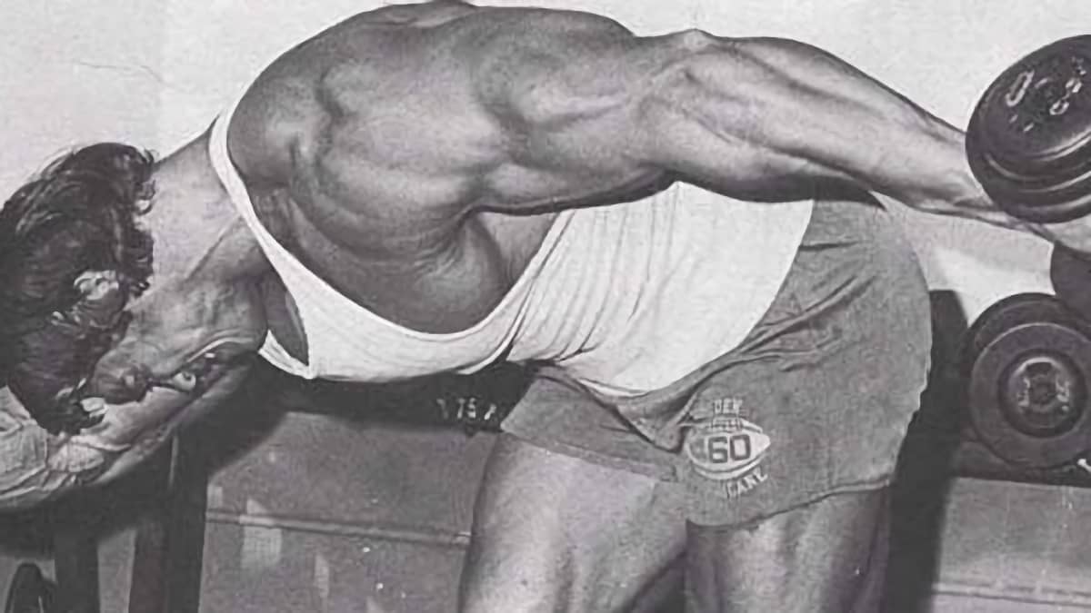 Разгибание одной руки с гантелей в наклоне