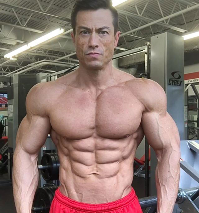 Рельефный пресс мужчины