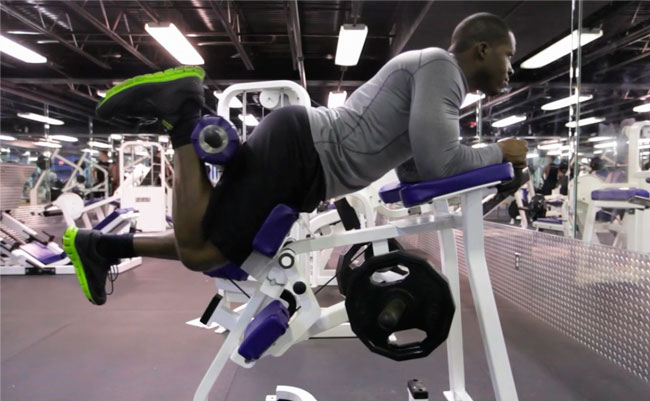 Сгибание ног стоя