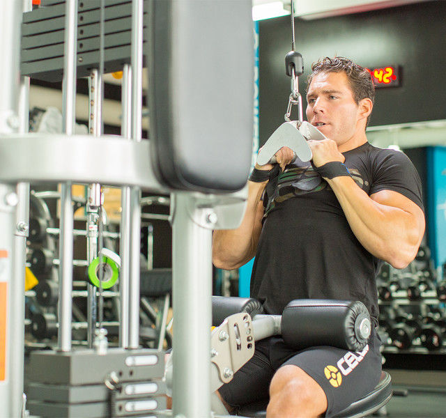 Тяга верхнего блока к груди